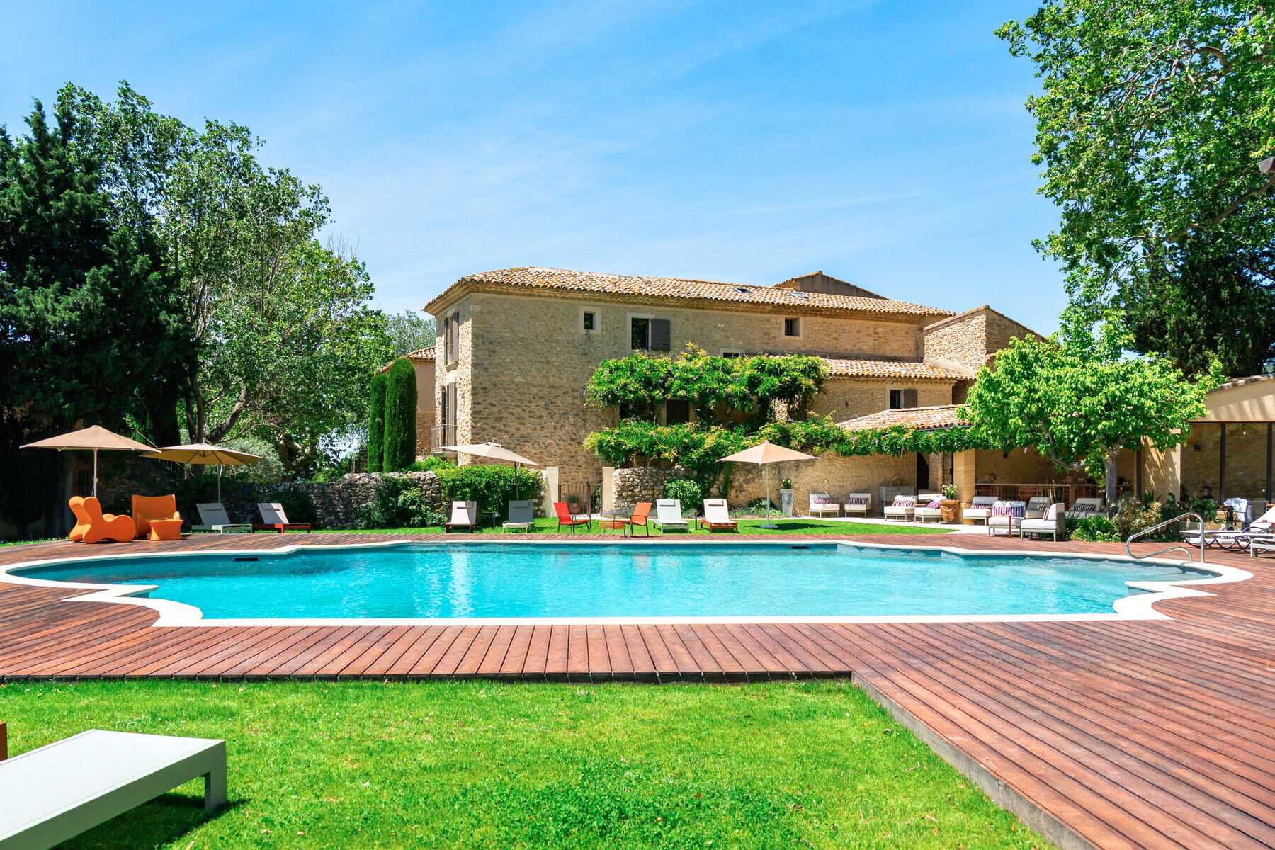 hotel-mas-de-guilles-piscine-provence-2